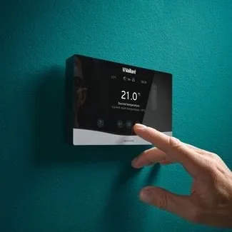 Nest Smart Thermostat Installation – Brighton & Hove | AC Plumbers Ltd. Nest smart thermostat displaying 20 degrees heating temperature installed by AC Plumbers Ltd in Brighton and Hove